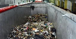 Ponad 300 ton nielegalnych odpadów. Służby zatrzymały transport