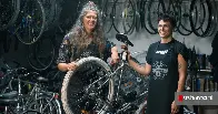 Rowerowy lumpeks z ul. Wolność. Uczą, naprawiają, stare zmieniają w nowe