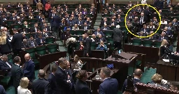 Jarosław Kaczyński jak zwykły poseł. Stracił kolejny przywilej w Sejmie [ZDJĘCIA]