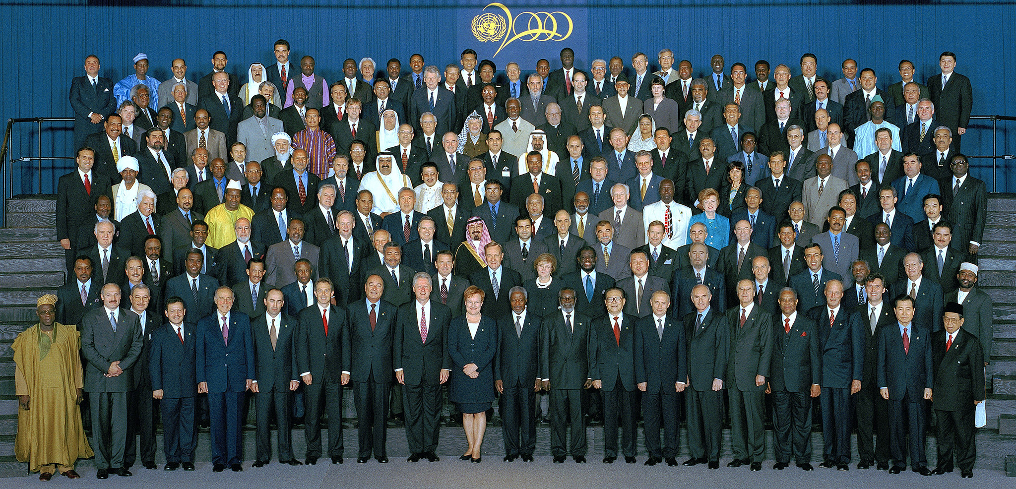 Over 150 world leaders standing for a group photo