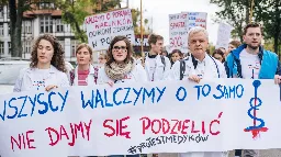 Polish doctors announce protest to be held two weeks before elections